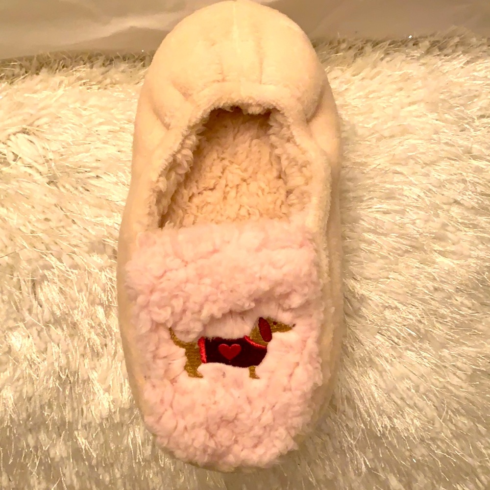 Women’s non skid dachshund puppy slippers.